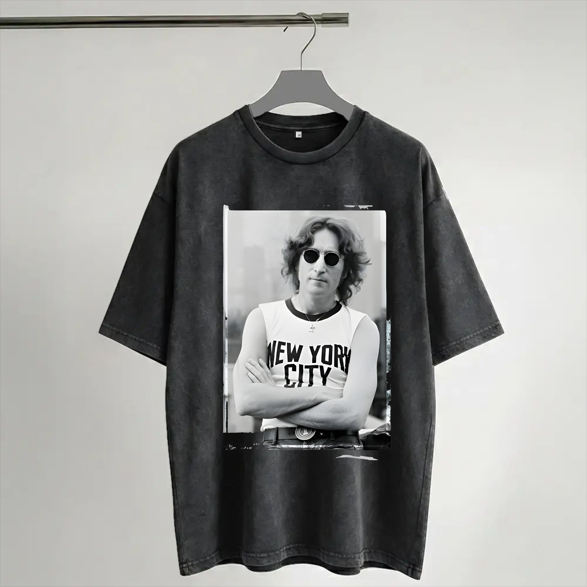 Street Fashion In New York - Kaos Harajuku John Lennon 1972 Live