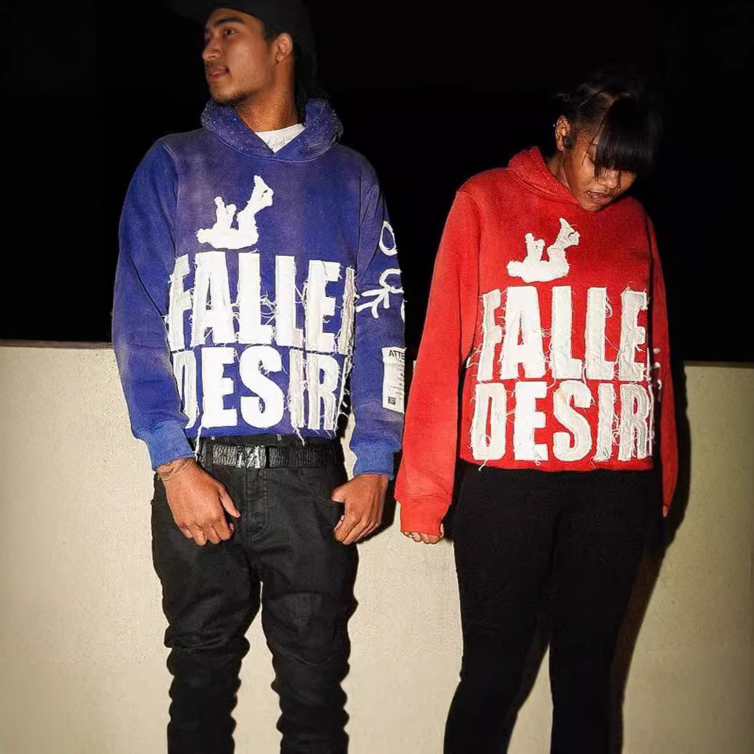 Street Fashion Walk - Hoodie Trendy Personalisasi dengan Patch Cetak,