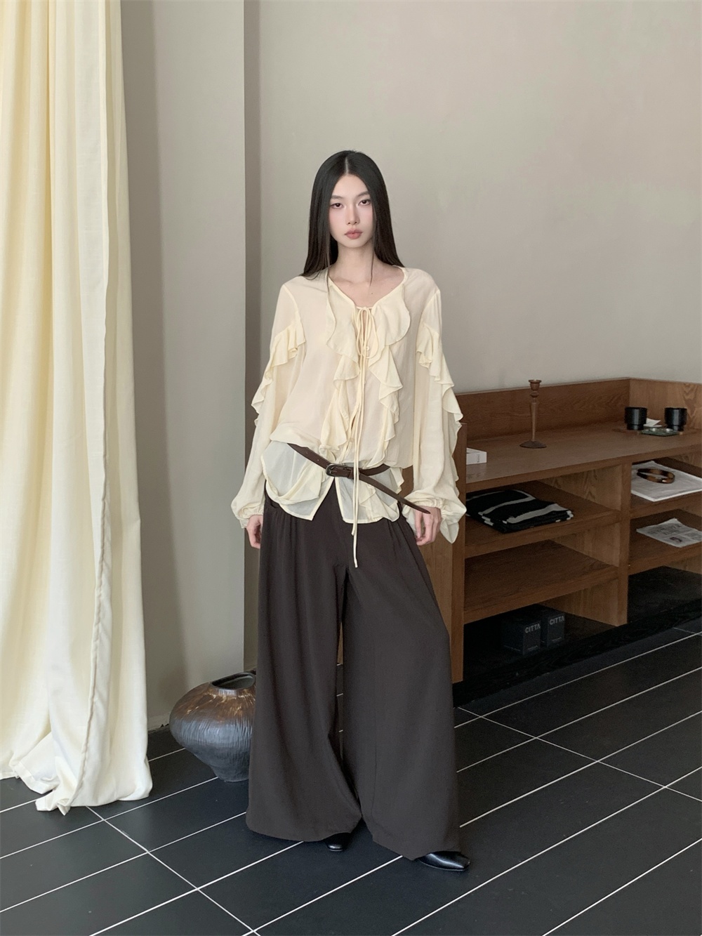 Blus CHEERART Kerut V-Neck Ika - Street Fashion Fall 2025 ulasan dan harga