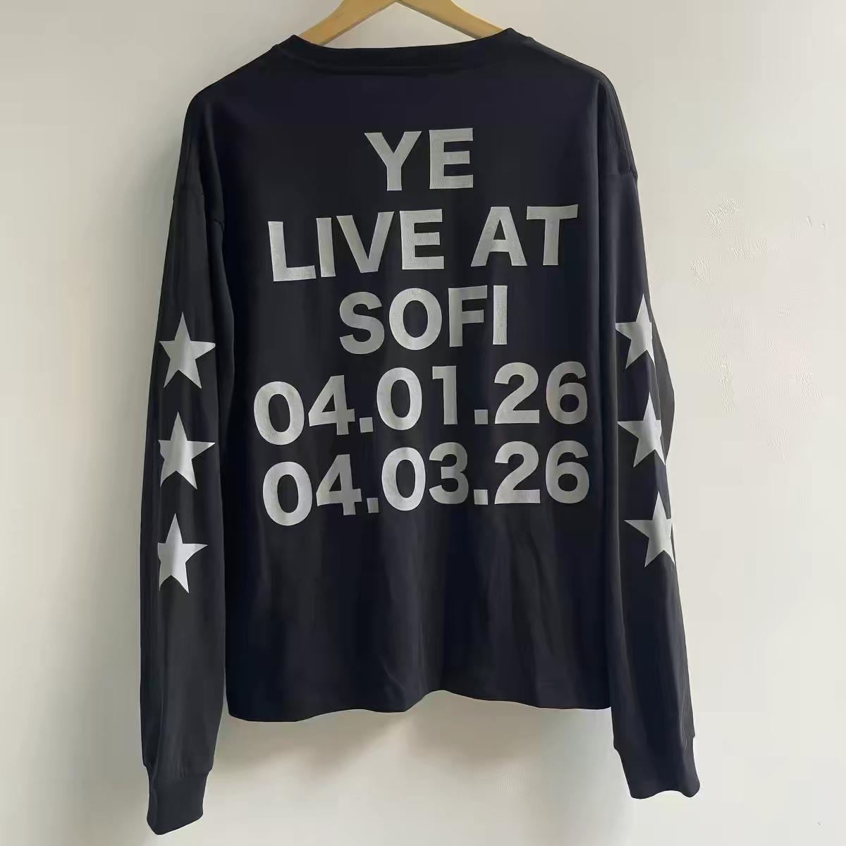 Kaos Lengan Panjang Gaya Jalan - Street Fashion Photo ulasan dan harga
